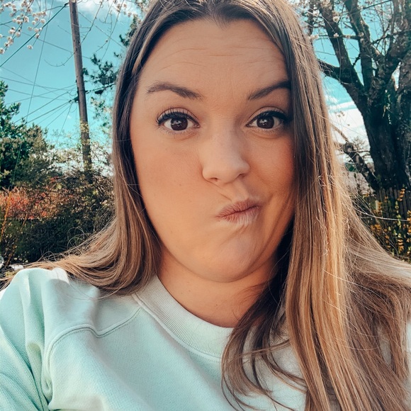 Meet your Posher, Courtney - Picture 3 of 11